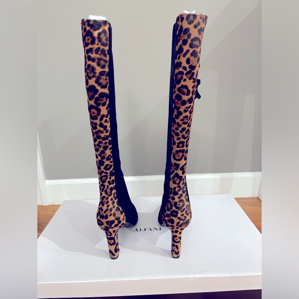 NEW Size 7.5 Knee High Leopard Print And Black Suede Boots